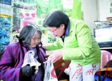 广州一志愿者自学客家话 义务探访老人三年多