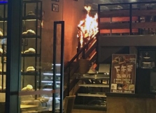 SNH48成员唐安琪烧伤 店家称其自带打火机致燃