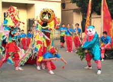 广东增城一小山村“舞猫头狮”风俗， 已有100多年历史